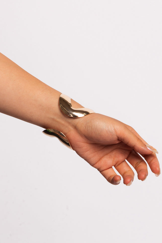 Hammered Loop Cuff Bracelet - Muvin 